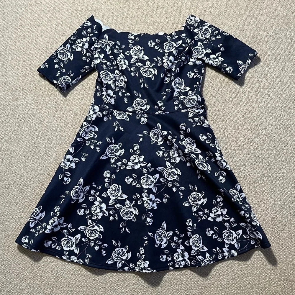 Nine Britton Vandalie off-the-shoulder Scalloped Neckline Dress